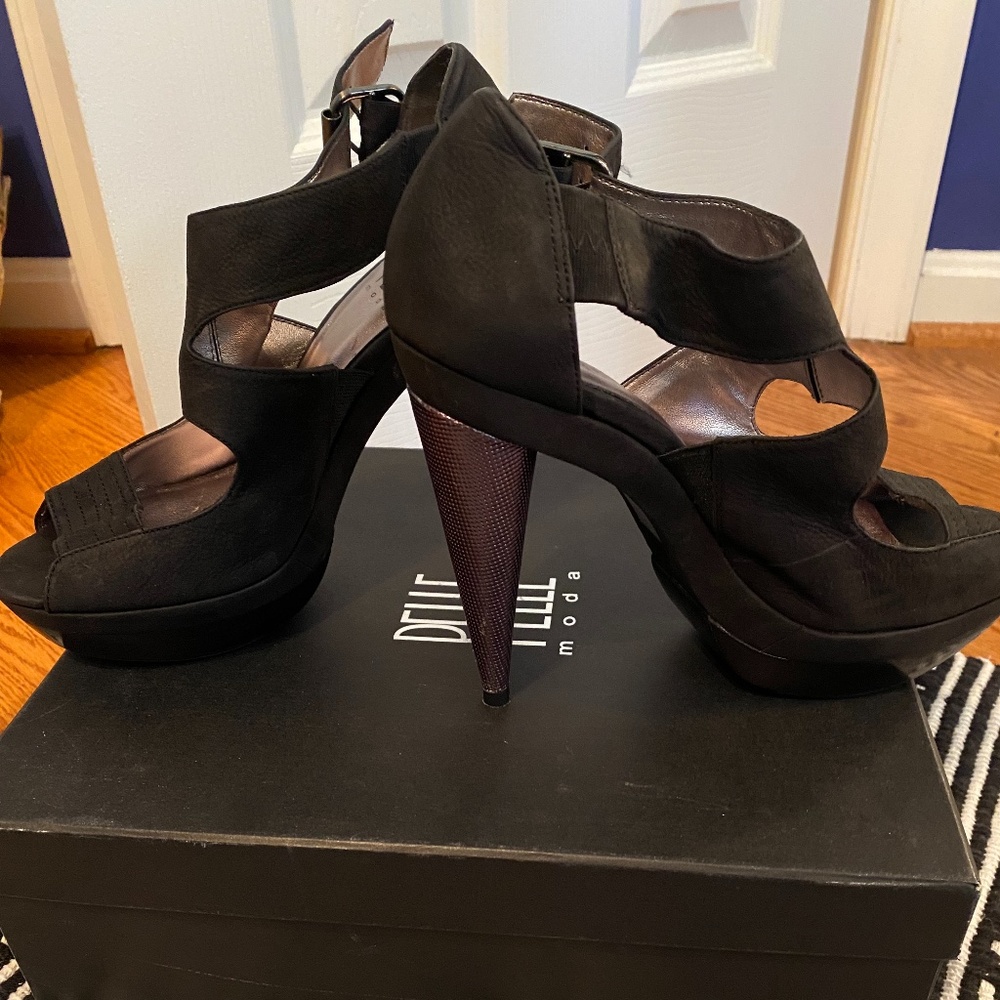 Black Cylinder Heel Shoe